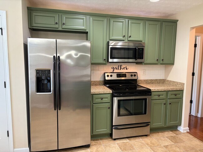 Building Photo - Beautiful Stepless Ranch