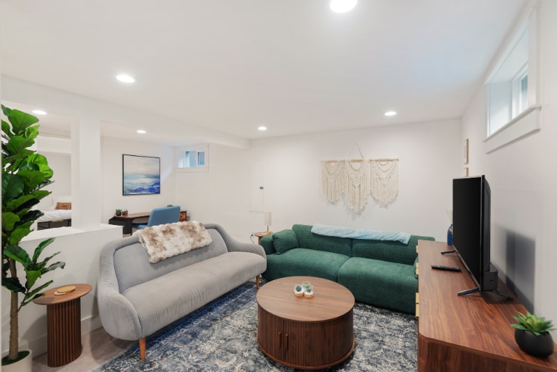 Building Photo - 9438 N Portsmouth Ave