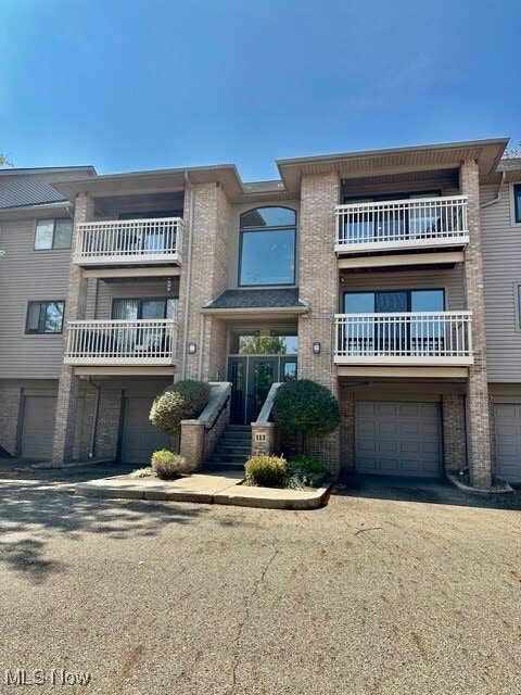 Primary Photo - 3800 Rosemont Blvd