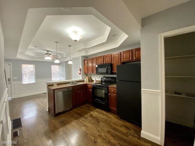 Primary Photo - 6 br, 3 bath Apartment - 3033 W Berks St