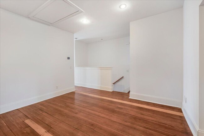 Building Photo - 216 W Anderson St