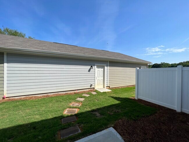Building Photo - 208 Sagecroft Ln