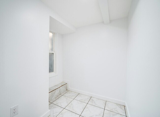 Building Photo - 57 S 6th St