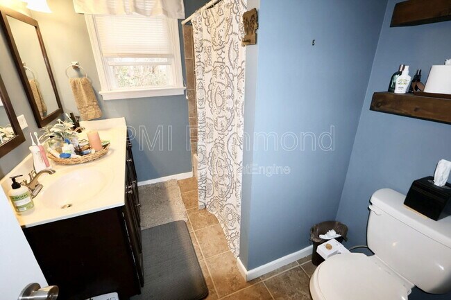 Building Photo - 3012 Elmbrook Rd