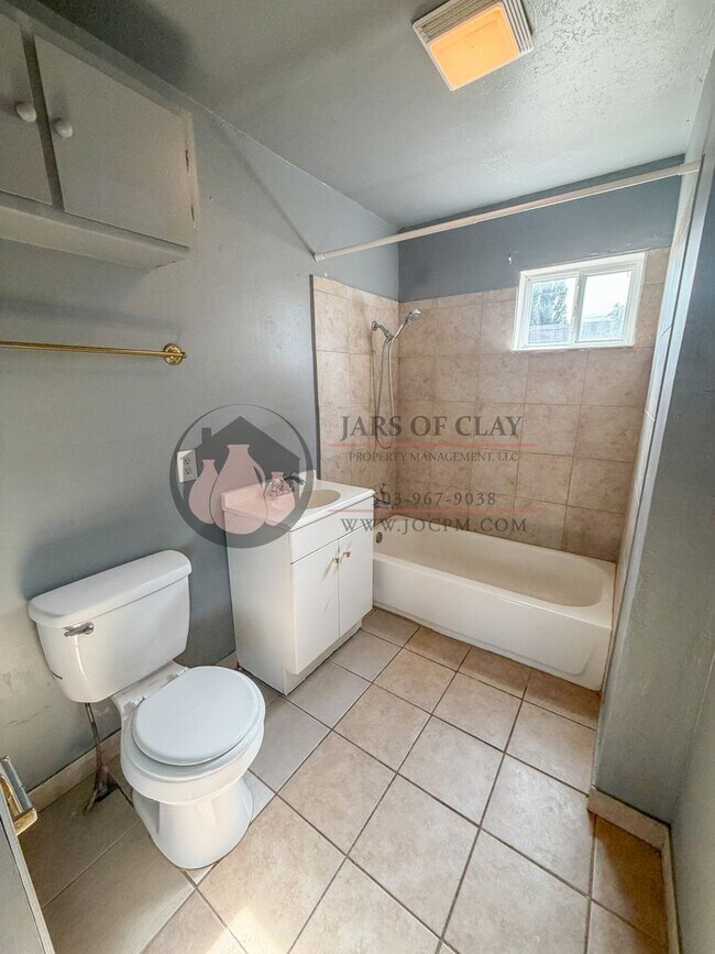 Building Photo - Dover Duplex 2025-1754
