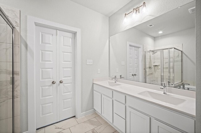 Building Photo - 144 Shining Pt Dr