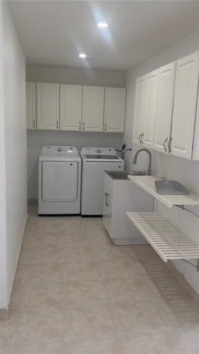 Building Photo - 2928 SE Bella Rd