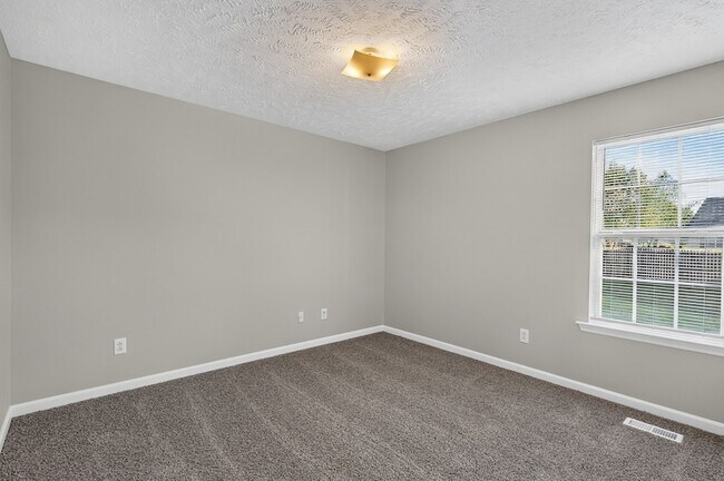 Building Photo - 2109 Dothan Dr