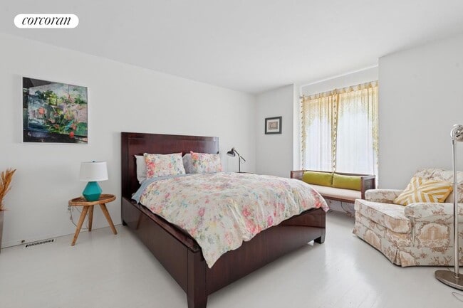 Building Photo - 165 Swamp Rd