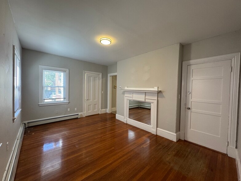 Livingroom - 61 Dana St