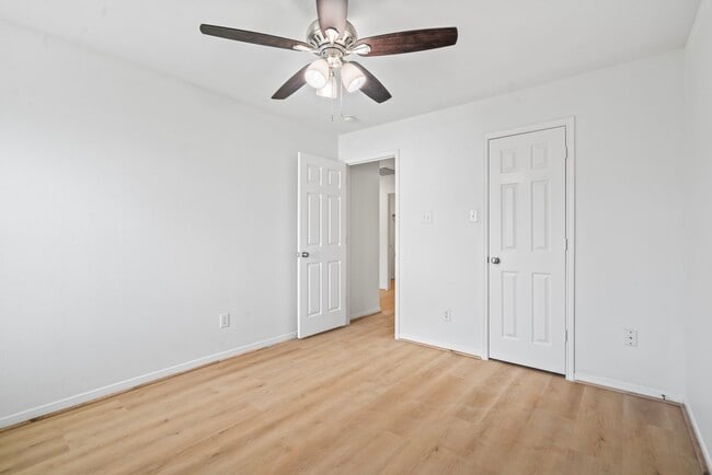 Building Photo - 15327 Hickory Dale St