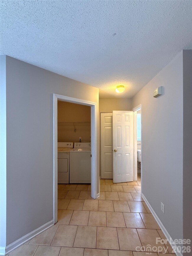 Building Photo - 747 Mountainwater Dr