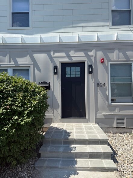 Building Photo - 0-17 Saddle River Rd