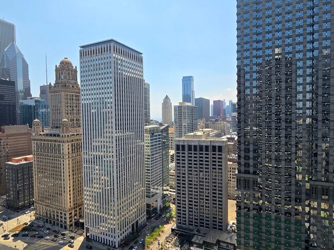 Building Photo - 300 N State St