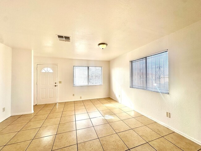 Building Photo - Alamo1185