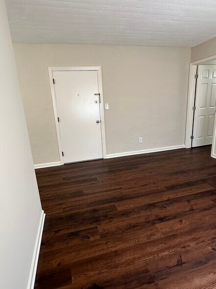 Building Photo - 668 Linwood Ave NE