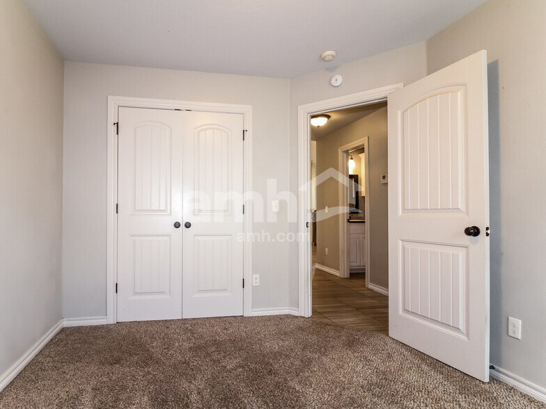 Building Photo - 14500 Sylena Way