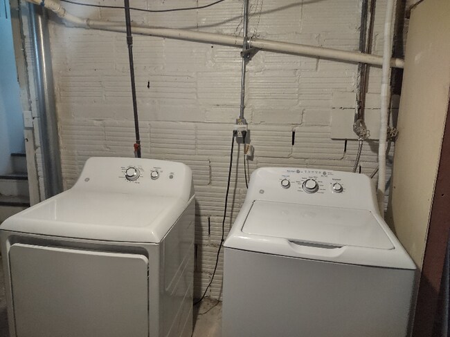 Building Photo - 3853 Julian St