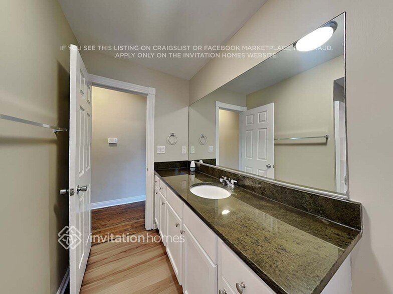 Building Photo - 2652 Maple St