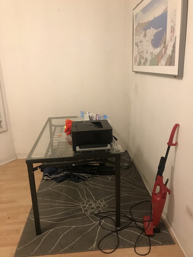 Room For Rent Near UIC/TriTaylor/Rush 822 S Bell Ave Chicago IL