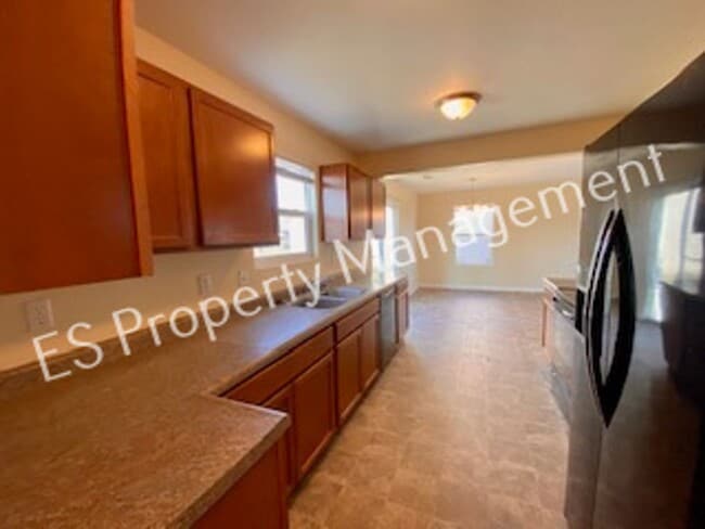 Building Photo - Beautiful 4 Bedroom 2.5 Bath 2 story home in Wildwood Farms on Indy's Southeast side!