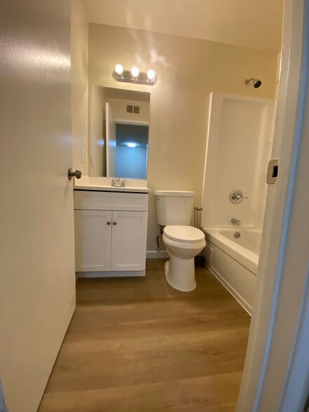 Building Photo - 2713 El Caprice Dr