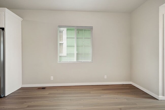 Building Photo - Recently Remodeled 3 Bedroom Home in Everett!