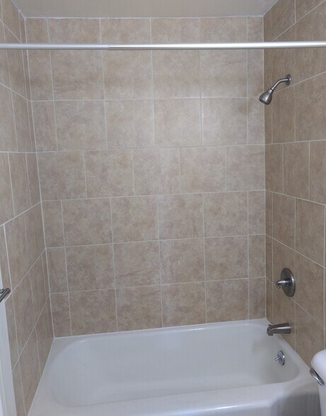luxe tile in shower - 707 Monroe St