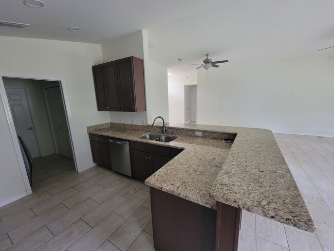 Building Photo - Gorgeous 2/2/2 + Den in Heritage Oaks!!!