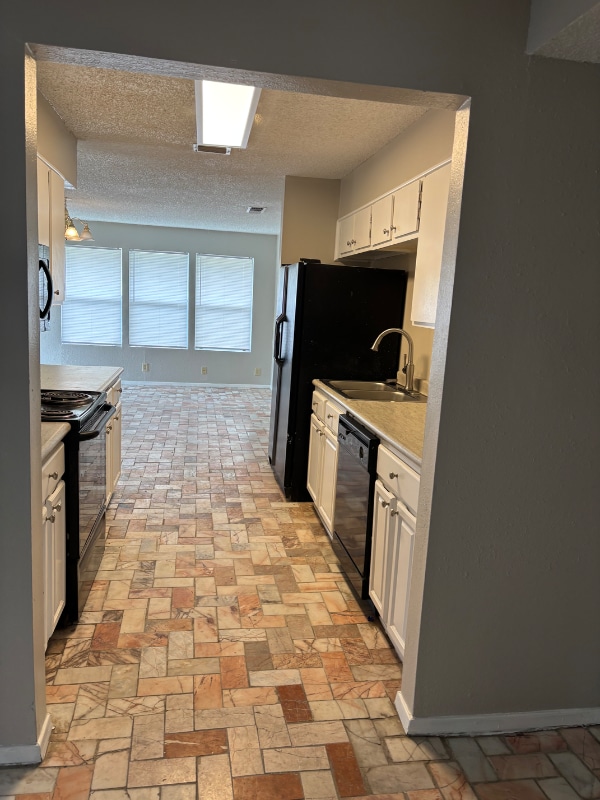 Building Photo - 230 Schmeltzer Ln