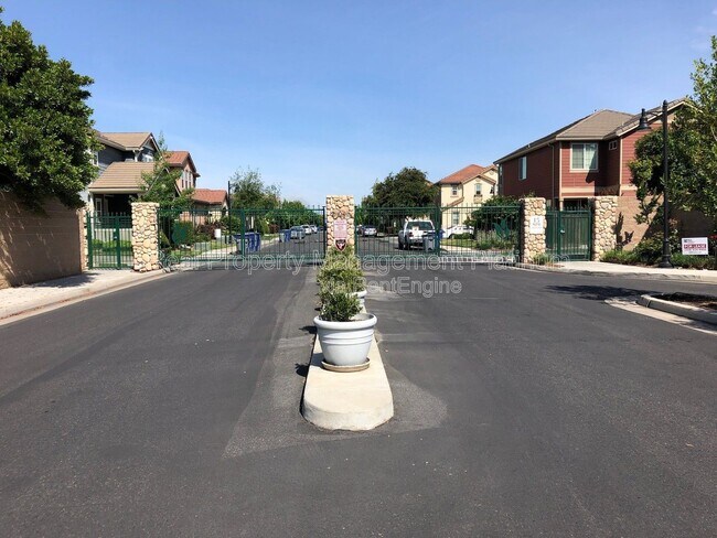 Building Photo - 4437 W Pinsapo Dr