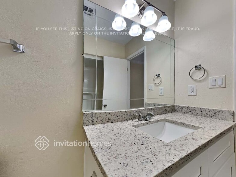 Building Photo - 2638 Windmere Dr NW