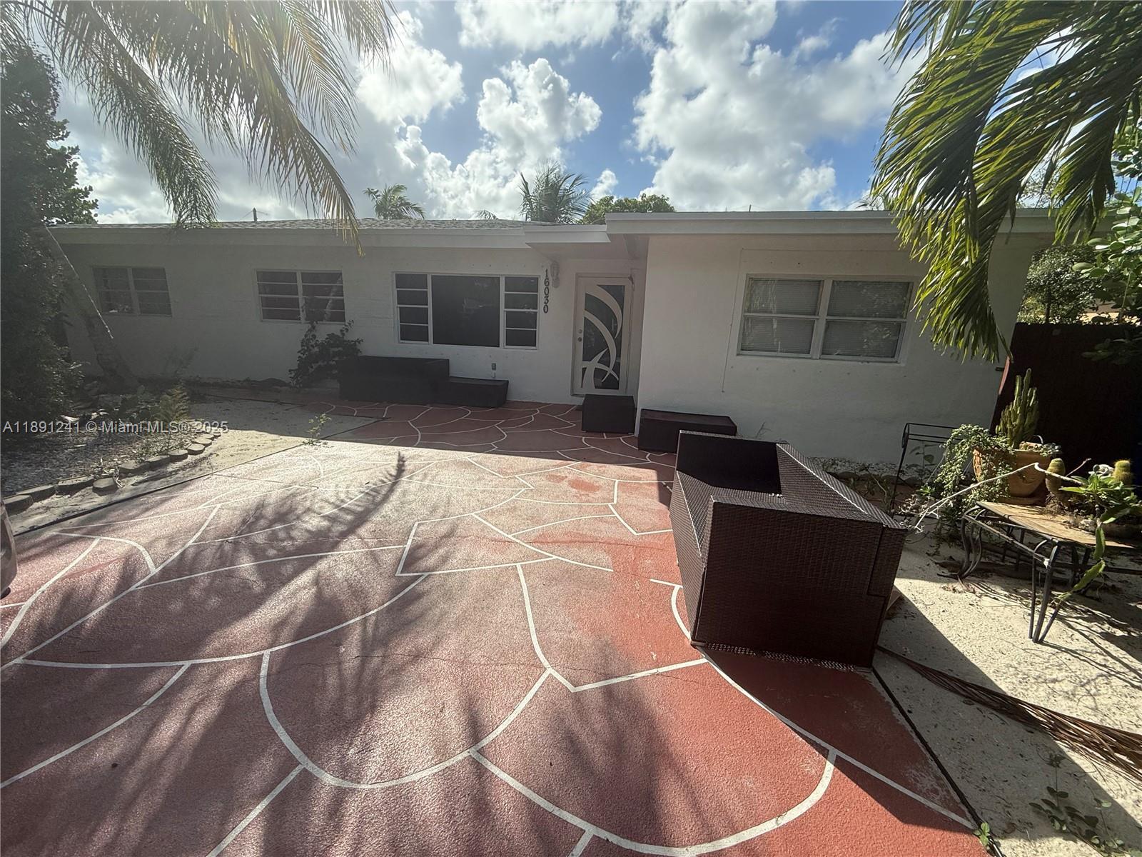 Building Photo - 16030 Miami Dr