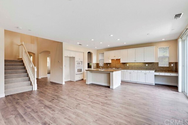 Building Photo - 3786 Lake Cir Dr