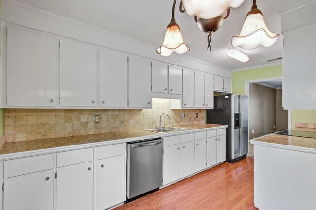 Building Photo - 978 Governors Rd