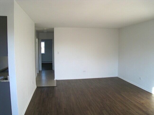 Building Photo - 187 Pickwick Dr