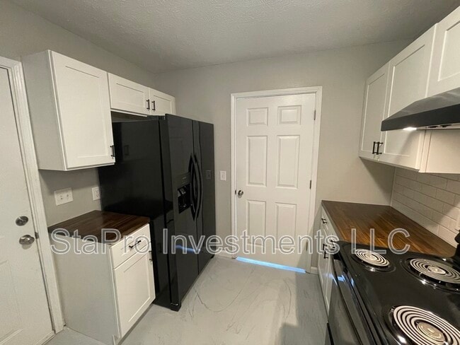 Building Photo - 106 Village Pl