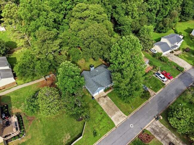 Building Photo - 4061 Keheley Glen Dr