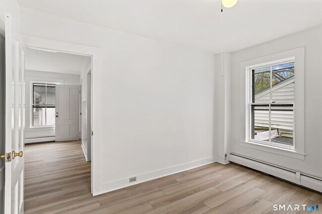 Building Photo - 63 Reynolds St