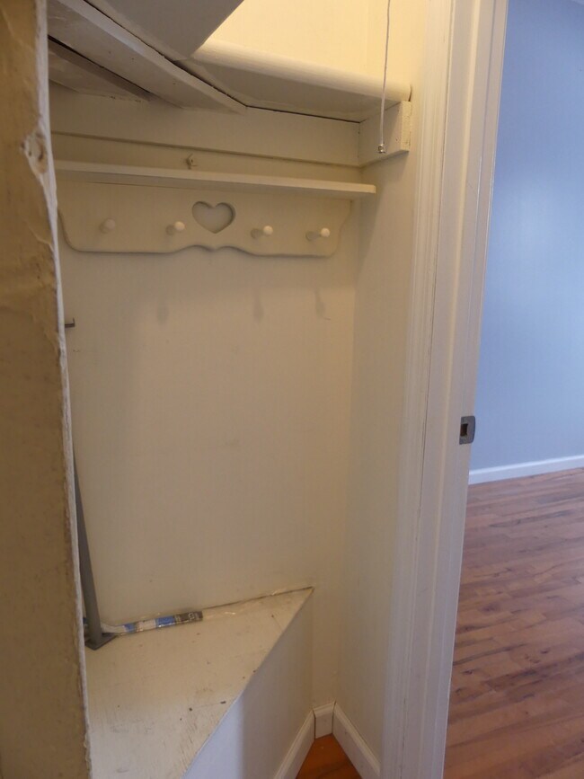 Building Photo - 1420 Menard St