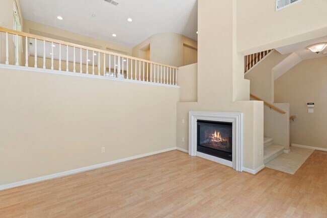 Building Photo - STYLISH, EXCELLENTLY LOCATED HOME CORNER UNIT | EASY ACCESS