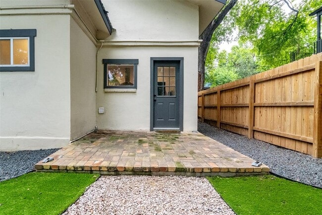 Building Photo - 1507 Holly St