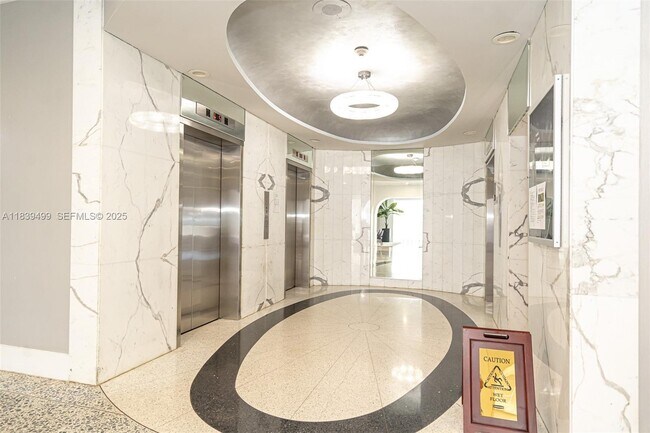 Building Photo - 3140 S Ocean Dr