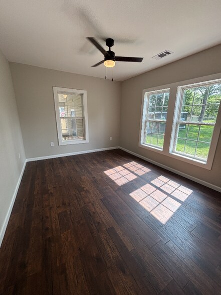 Building Photo - 11379 US 49