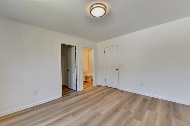 Building Photo - 9135 Fox Trail Ln