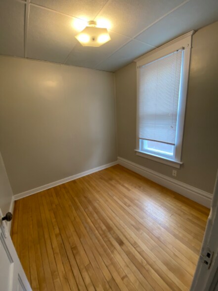 Building Photo - 220 4th Ave E