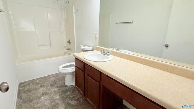 Building Photo - 15251 Tyler Mill Dr