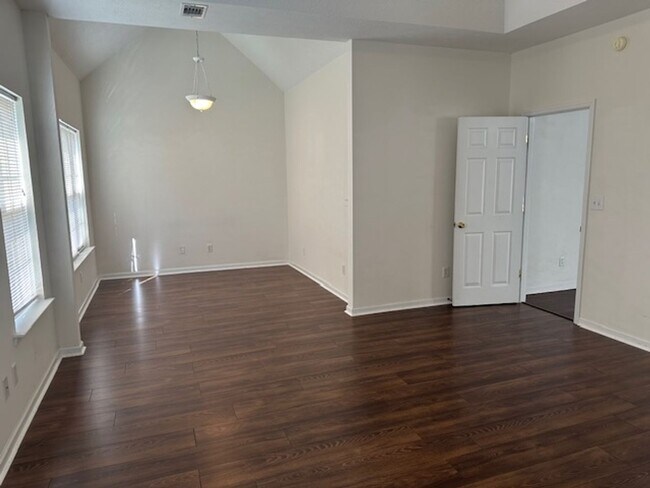 Building Photo - 701 Spalding Ct