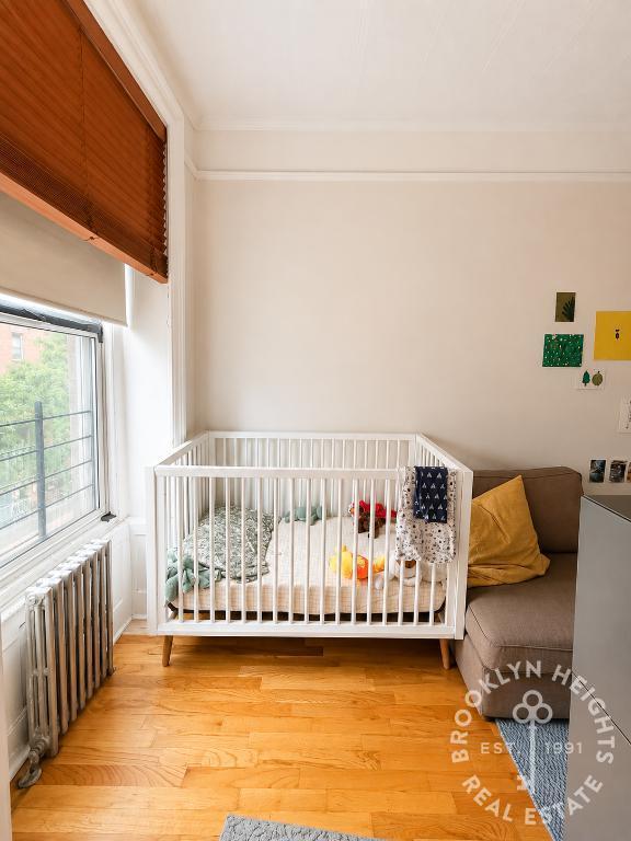 Building Photo - Floor-Through 1BR + Den – Top Floor Brownstone – Sun-Filled – Prime Location