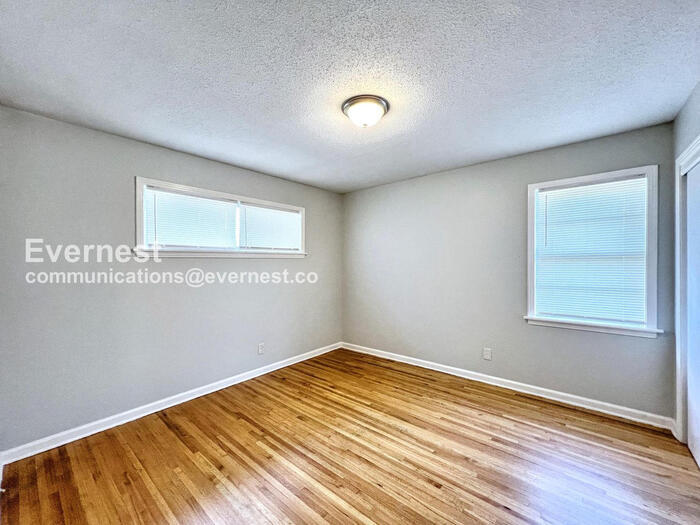 Building Photo - 3180 Bluefield St